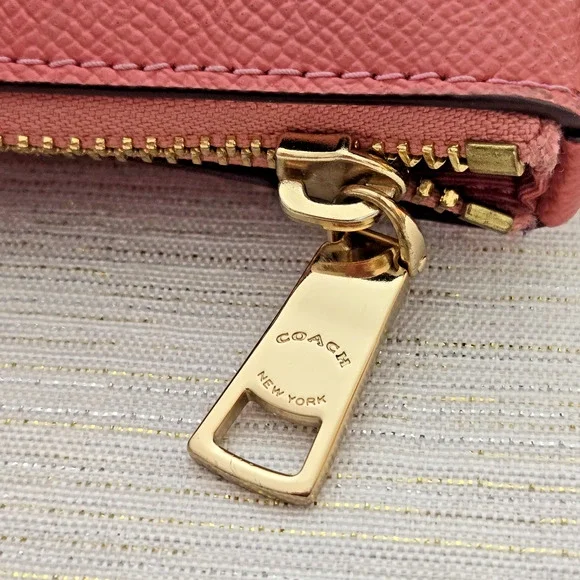 Coach Gallery Tote Pink Crossgrain Leather Shoulder Bag Double Handles Zip Top